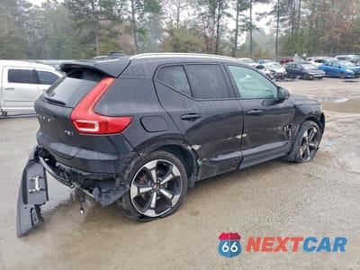 Trzecie zdjęcie samochodu z tyłu: 2019 VOLVO XC40 T5 MOMENTUM VIN:YV4162UK0K2120492 - miniatura