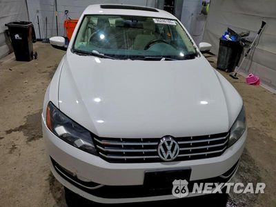 Piąte zdjęcie samochodu w środku: 2013 VOLKSWAGEN PASSAT SE VIN:1VWBN7A30DC018771 - miniatura