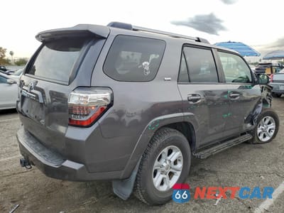 Trzecie zdjęcie samochodu z tyłu: 2021 TOYOTA 4RUNNER SR5 VIN:JTEFU5JR4M5240455 - miniatura