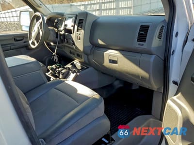 Zdjęcie 8 z 13 samochodu: 2018 NISSAN NV 2500 S VIN:1N6AF0LY1JN809190 - miniatura