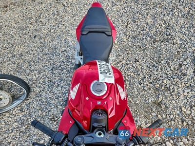 Piąte zdjęcie samochodu w środku: 2024 HONDA CBR650 R VIN:MLHRH1552R5001643 - miniatura