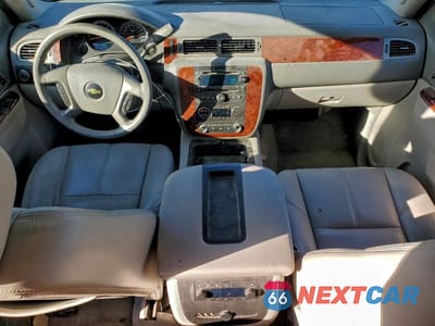 Zdjęcie 8 z 12 samochodu: 2011 CHEVROLET SUBURBAN K1500 LT VIN:1GNSKJE35BR306810 - miniatura