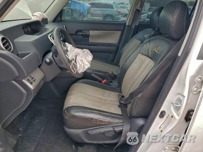 Zdjęcie 7 z 13 samochodu: 2008 TOYOTA SCION XB VIN:JTLKE50E881056605 - miniatura