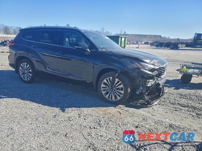 Czwarte zdjęcie samochodu z boku: 2023 TOYOTA HIGHLANDER HYBRID LIMITED VIN:5TDEBRCH9PS131814 - miniatura