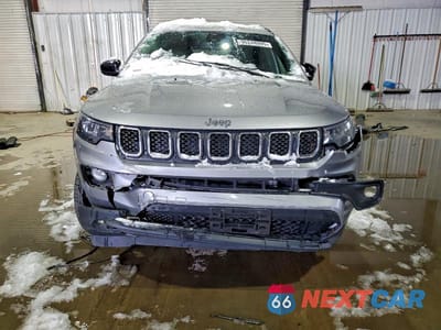 Piąte zdjęcie samochodu w środku: 2023 JEEP COMPASS LATITUDE VIN:3C4NJDBN2PT551126 - miniatura