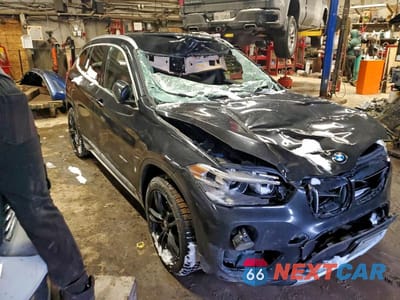 Czwarte zdjęcie samochodu z boku: 2016 BMW X1 XDRIVE28I VIN:WBXHT3C36GP883205 - miniatura