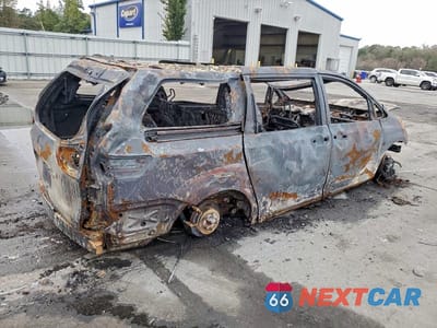 Trzecie zdjęcie samochodu z tyłu: 2016 TOYOTA SIENNA XLE VIN:5TDYK3DC2GS691896 - miniatura
