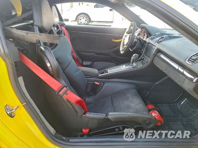 Zdjęcie 10 z 13 samochodu: 2022 PORSCHE CAYMAN GT4 VIN:WP0AC2A81NS275304 - miniatura