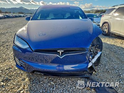 Piąte zdjęcie samochodu w środku: 2018 TESLA MODEL X VIN:5YJXCAE21JF092003 - miniatura