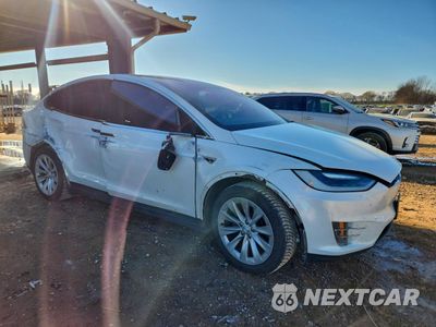 Czwarte zdjęcie samochodu z boku: 2016 TESLA MODEL X VIN:5YJXCBE23GF008861 - miniatura