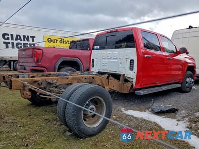 Czwarte zdjęcie samochodu z boku: 2015 GMC SIERRA K3500 DENALI VIN:1GT424E83FF179092 - miniatura