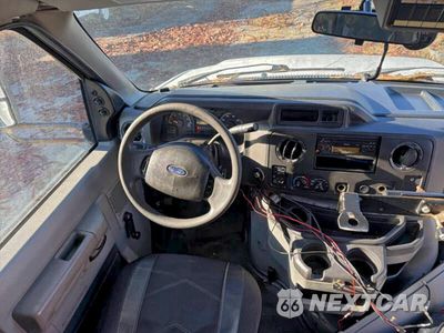 Zdjęcie 9 z 10 samochodu: 2017 FORD ECONOLINE E450 SUPER DUTY CUTAWAY VAN VIN:1FDFE4FS9HDC32527 - miniatura