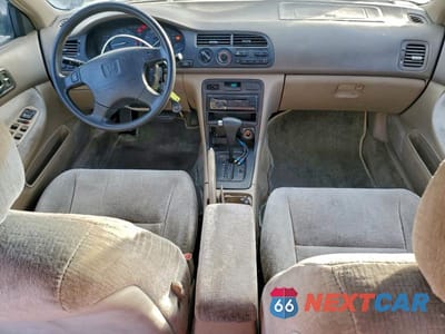 Zdjęcie 8 z 12 samochodu: 1996 HONDA ACCORD EX VIN:1HGCD5658TA029778 - miniatura
