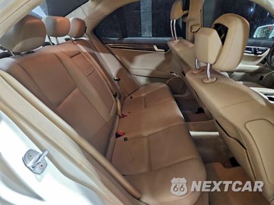 Zdjęcie 10 z 13 samochodu: 2013 MERCEDES-BENZ C 250 VIN:WDDGF4HB0DR273439 - miniatura