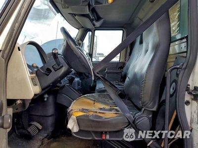 Piąte zdjęcie samochodu w środku: 2012 INTERNATIONAL 4300 BOX TRUCK VIN:1HTMMAAL8CH456695 - miniatura