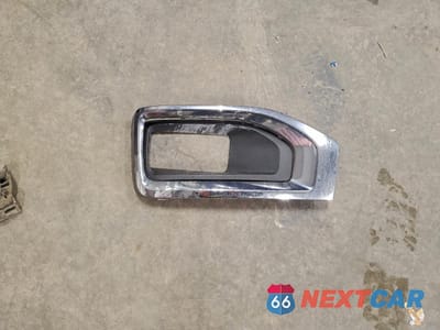 Zdjęcie 13 z 15 samochodu: 2019 GMC YUKON SLT VIN:1GKS2BKJXKR233102 - miniatura