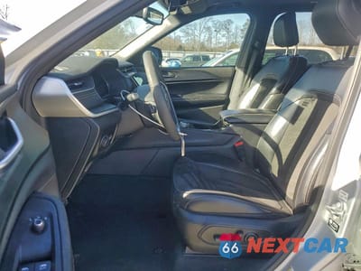 Zdjęcie 7 z 13 samochodu: 2023 JEEP GRAND CHEROKEE L LAREDO VIN:1C4RJKAG7P8825220 - miniatura