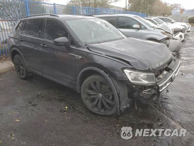Czwarte zdjęcie samochodu z boku: 2020 VOLKSWAGEN TIGUAN SE VIN:3VV2B7AX6LM140158 - miniatura