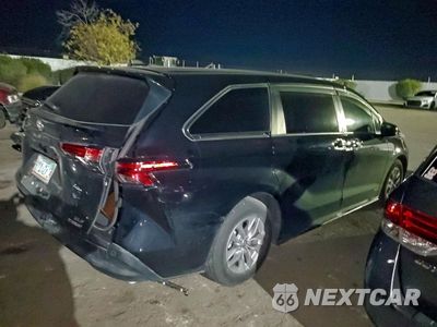 Trzecie zdjęcie samochodu z tyłu: 2025 TOYOTA SIENNA XLE VIN:5TDYRKEC9NS128698 - miniatura