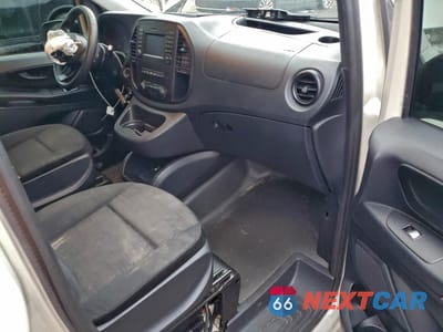 Zdjęcie 8 z 15 samochodu: 2020 MERCEDES-BENZ METRIS VIN:WD3PG3EA3L3646322 - miniatura