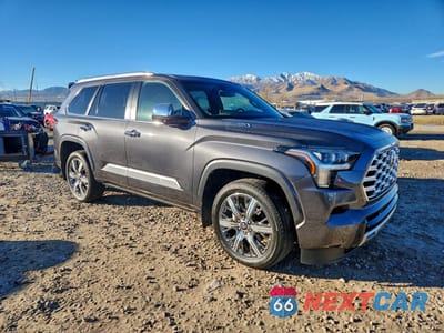 Czwarte zdjęcie samochodu z boku: 2025 TOYOTA SEQUOIA SR5 VIN:7SVAAABA7SX071225 - miniatura