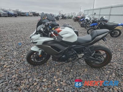 Trzecie zdjęcie samochodu z tyłu: 2023 KAWASAKI EX650 R VIN:ML5EXER13PDA90299 - miniatura