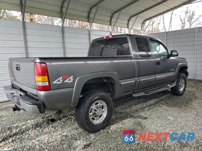 Trzecie zdjęcie samochodu z tyłu: 2002 CHEVROLET SILVERADO K2500 HEAVY DUTY VIN:1GCHK29U82E241129 - miniatura