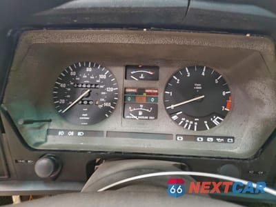 Zdjęcie 9 z 13 samochodu: 1984 BMW 633 CSI VIN:WBAEB7403E6727685 - miniatura