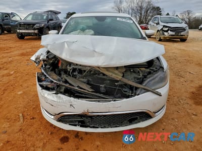 Piąte zdjęcie samochodu w środku: 2015 CHRYSLER 200 C VIN:1C3CCCCG4FN686364 - miniatura