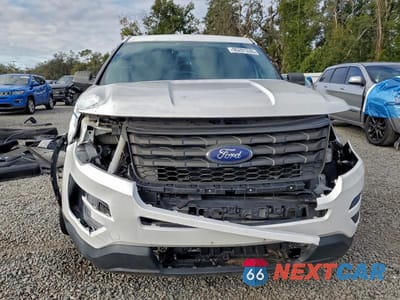 Piąte zdjęcie samochodu w środku: 2017 FORD EXPLORER POLICE INTERCEPTOR VIN:1FM5K8AR5HGC34550 - miniatura