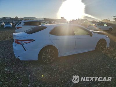 Trzecie zdjęcie samochodu z tyłu: 2020 TOYOTA CAMRY SE VIN:4T1G11AK1LU393971 - miniatura