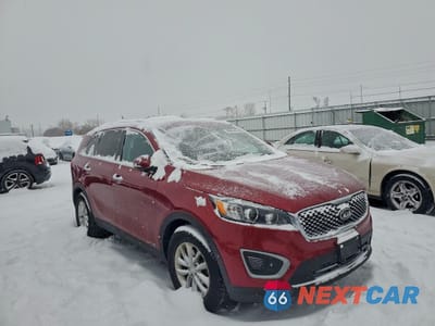 Czwarte zdjęcie samochodu z boku: 2017 KIA SORENTO LX V6 VIN:5XYPGDA5XHG248015 - miniatura