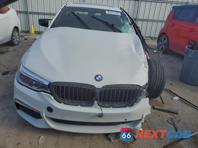 Piąte zdjęcie samochodu w środku: 2019 BMW M550XI VIN:WBAJB9C52KB287954 - miniatura