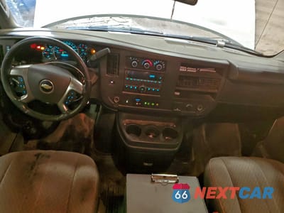 Zdjęcie 8 z 13 samochodu: 2017 CHEVROLET EXPRESS G2500 VIN:1GCWGBFG7H1128604 - miniatura