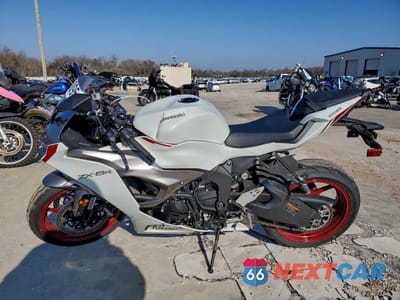 Trzecie zdjęcie samochodu z tyłu: 2025 KAWASAKI ZX636 K VIN:JKBZXJK16SA008962 - miniatura