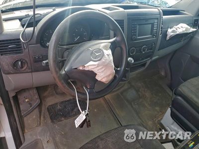 Zdjęcie 8 z 12 samochodu: 2015 MERCEDES BENZ SPRINTER 2500 DELIVERY VAN VAN VIN:WD3PE7DC2FP156273 - miniatura