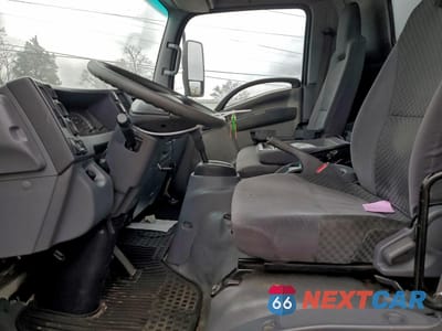 Piąte zdjęcie samochodu w środku: 2011 ISUZU NQR BOX TRUCK VIN:JALE5W160B7901486 - miniatura