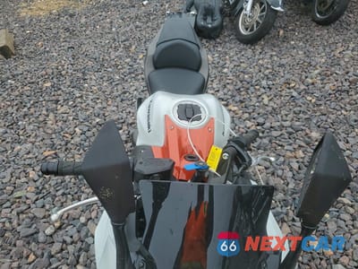 Piąte zdjęcie samochodu w środku: 2023 KAWASAKI EX650 R VIN:ML5EXER13PDA90299 - miniatura