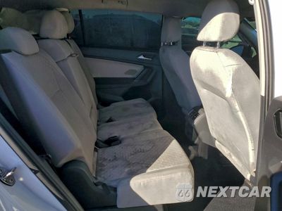 Zdjęcie 11 z 16 samochodu: 2018 VOLKSWAGEN TIGUAN S VIN:3VV1B7AX4JM087601 - miniatura