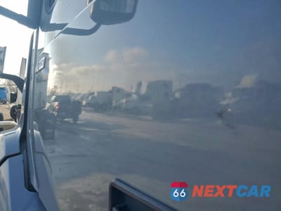 Zdjęcie 9 z 10 samochodu: 2021 VOLVO VNL SEMI TRUCK VIN:4V4NC9EH3MN262964 - miniatura