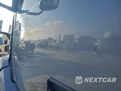 Zdjęcie 9 z 10 samochodu: 2021 VOLVO VNL SEMI TRUCK VIN:4V4NC9EH3MN262964 - miniatura