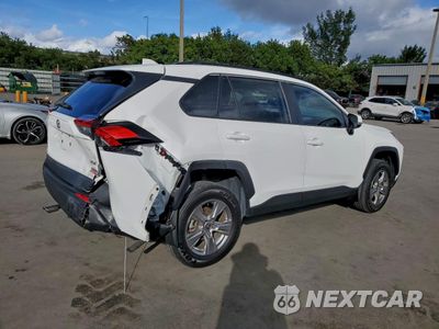 Trzecie zdjęcie samochodu z tyłu: 2024 TOYOTA RAV4 XLE VIN:2T3W1RFV8RC274605 - miniatura