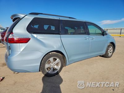 Trzecie zdjęcie samochodu z tyłu: 2017 TOYOTA SIENNA LE VIN:5TDKZ3DCXHS851011 - miniatura