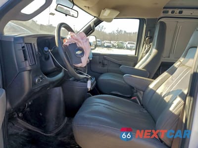 Zdjęcie 7 z 14 samochodu: 2022 CHEVROLET EXPRESS G2500 DELIVERY VAN VIN:1GCWGBFP5N1186805 - miniatura