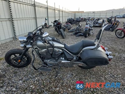Trzecie zdjęcie samochodu z tyłu: 2014 HONDA VT1300 CT VIN:JH2SC6684EK400002 - miniatura