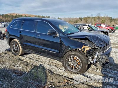 Czwarte zdjęcie samochodu z boku: 2020 JEEP GRAND CHEROKEE LAREDO VIN:1C4RJEAG1LC212440 - miniatura
