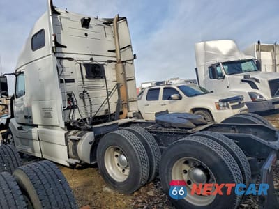 Trzecie zdjęcie samochodu z tyłu: 2006 VOLVO VNL SEMI TRUCK VIN:4V4NC9GHX6N420460 - miniatura