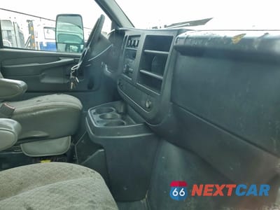 Zdjęcie 11 z 13 samochodu: 2013 GMC SAVANA BOX TRUCK VIN:1GD072BA1D1117899 - miniatura