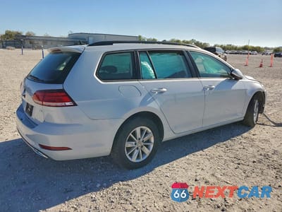 Trzecie zdjęcie samochodu z tyłu: 2018 VOLKSWAGEN GOLF SPORTWAGEN S VIN:3VWD17AU5JM768013 - miniatura