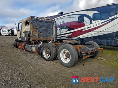 Trzecie zdjęcie samochodu z tyłu: 2022 VOLVO VNL SEMI TRUCK VIN:4V4NC9EH2NN300038 - miniatura